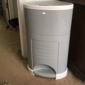 Diaper dekor pail and liners